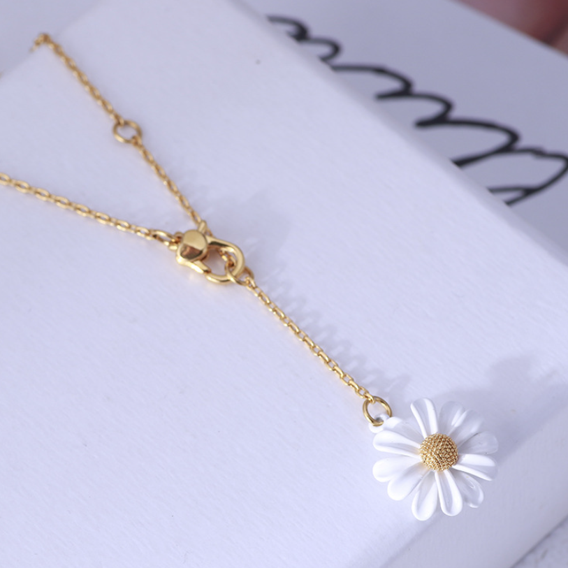 Bee and Daisy Necklace