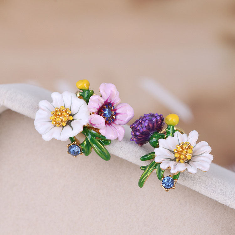 Daisy Stud Earrings 🌼