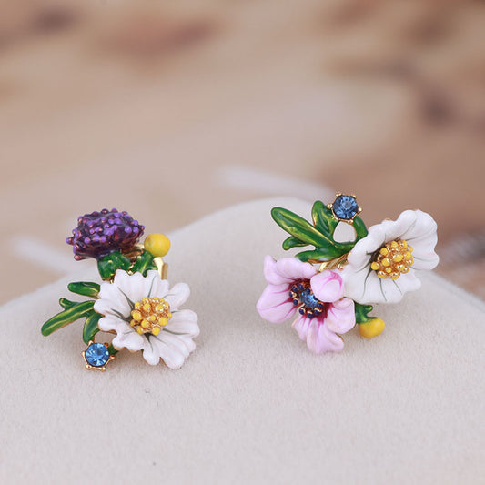 Daisy Stud Earrings 🌼