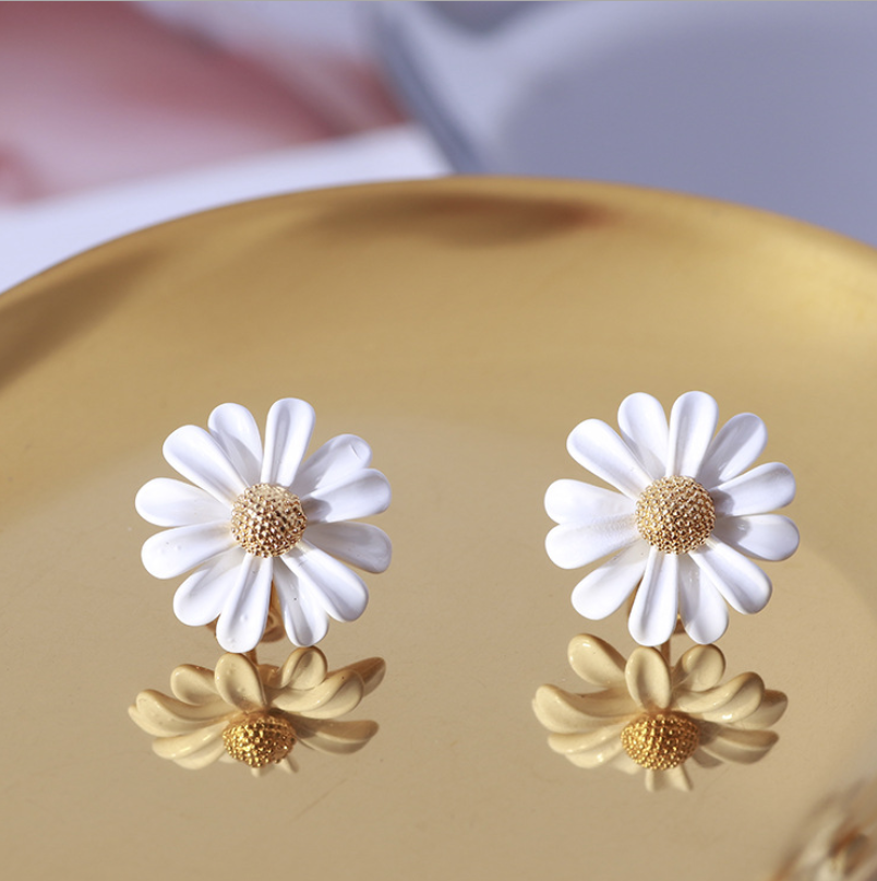 Daisy Stud Earrings