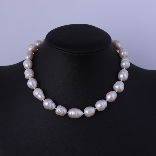 Pearl Collar Necklace