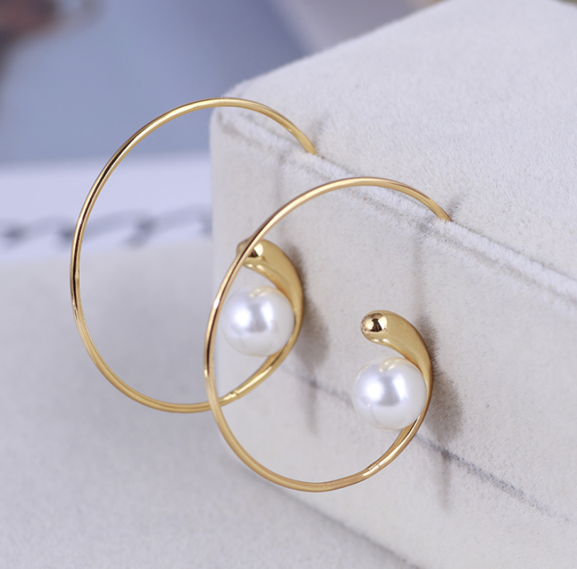 Rupert's Tears C Shape Earrings with Pearl