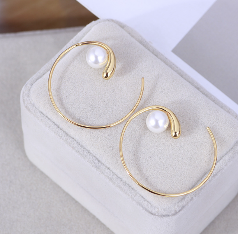 Rupert's Tears C Shape Earrings with Pearl