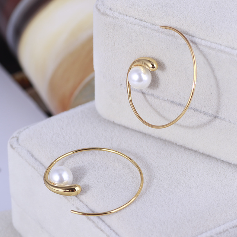 Rupert's Tears C Shape Earrings with Pearl