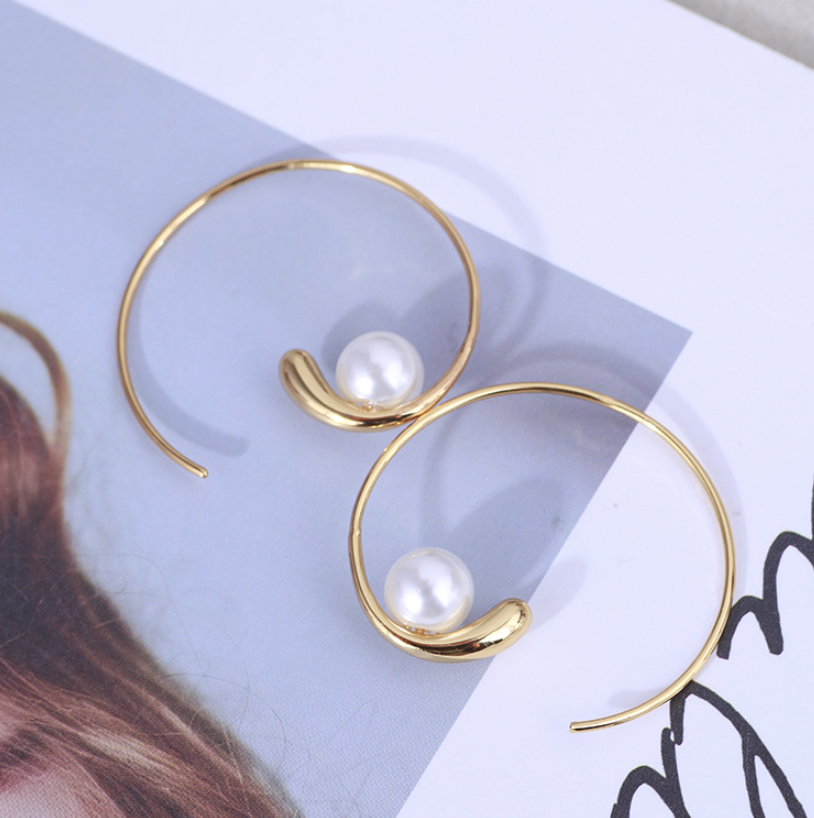 Rupert's Tears C Shape Earrings with Pearl